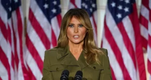 Melania Trumpová vydáva svoje memoáre, už teraz idú na dračku. Čo bude písať o manželovi?